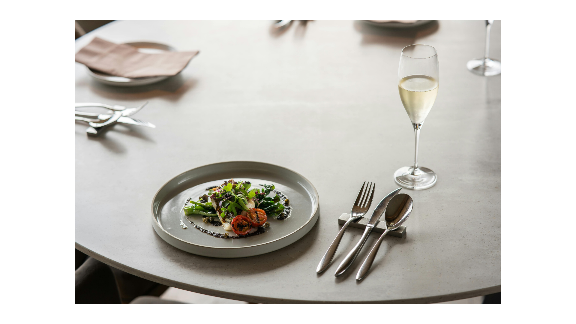 Dining table setting for gluten-free travel planning